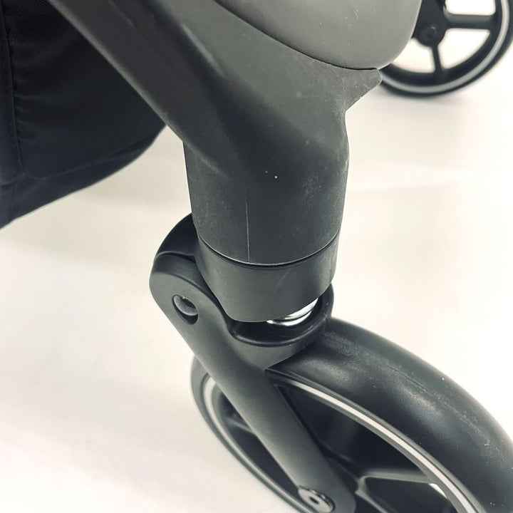 Guzzie + Guss Oxygen V2 Compact Stroller - Raven (101279) (Floor Model)