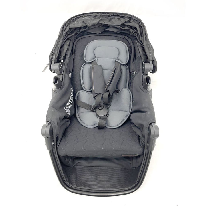 Evenflo Shyft Intuiti+ and Revolve180 LiteMax NXT with SensorySoothe Travel System - Dubhan Black (Open Box)