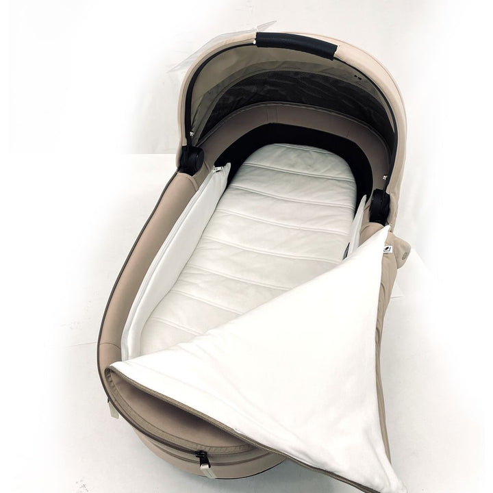 CYBEX ePriam 2 Stroller and Carrycot Bundle - Cozy Beige on Matte Black Frame (Floor Model)