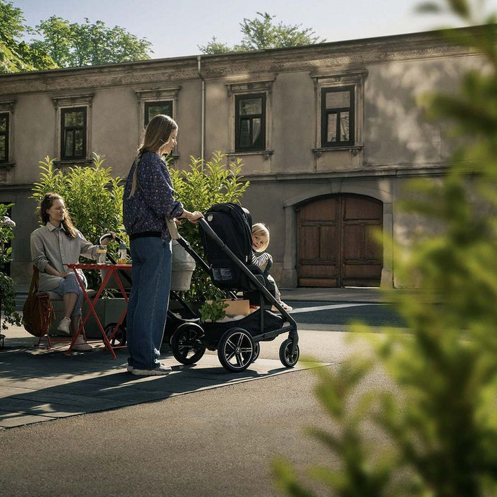 NUNA MIXX Next BMW Collection and PIPA Urbn Travel System