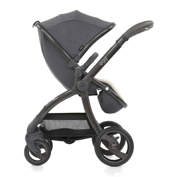 The egg Stroller - Quantum Grey with Gunmetal Chassis (Floor Model)