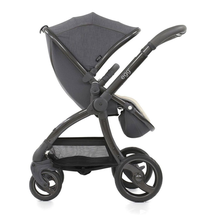 The egg Stroller Quantum Grey with Gunmetal Chassis (Floor Model