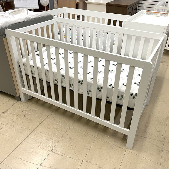 Carter's by DaVinci Colby 4-in-1 Convertible Crib - White (94961) (Floor Model)