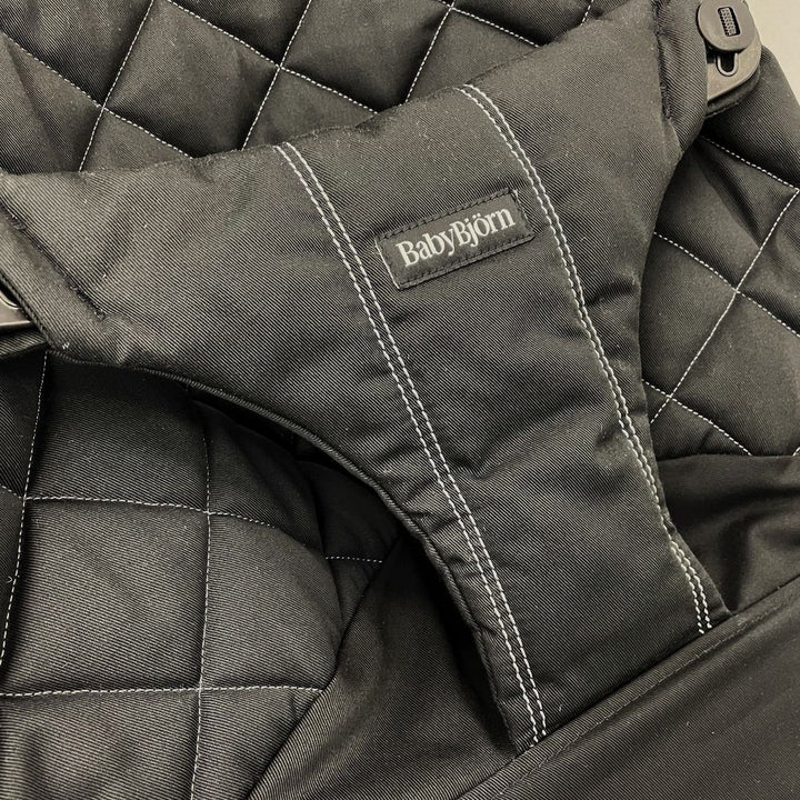BabyBjorn Bouncer Bliss in Woven Fabric - Classic Quilt, Black on Dark Grey Frame (97134) (Open Box)