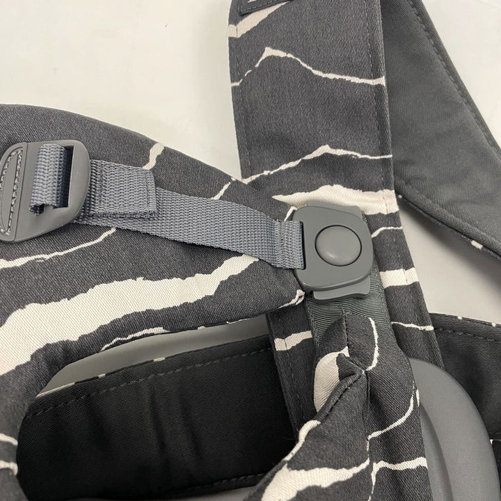 BabyBjorn Baby Carrier Mini - 3D Jersey, Landscape (98955) (Floor Model)